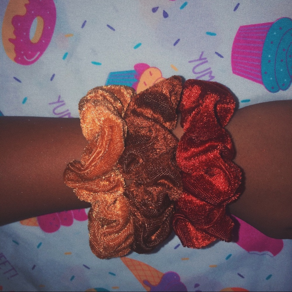 ♡ FINAL SALE ♡ caramel velvet scrunchie set